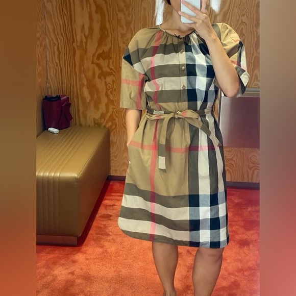 Burberry Tan and Brown mid length women Dress Short Sleeve Crew Neck - Picture 5 of 11
